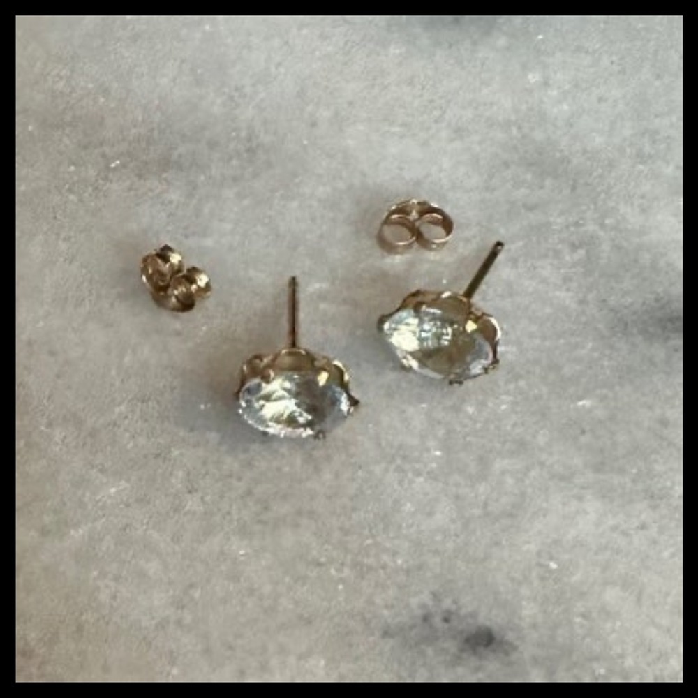 Vintage 14K 585 Yellow Gold Pale Blue Gemstone Stud Post Earrings